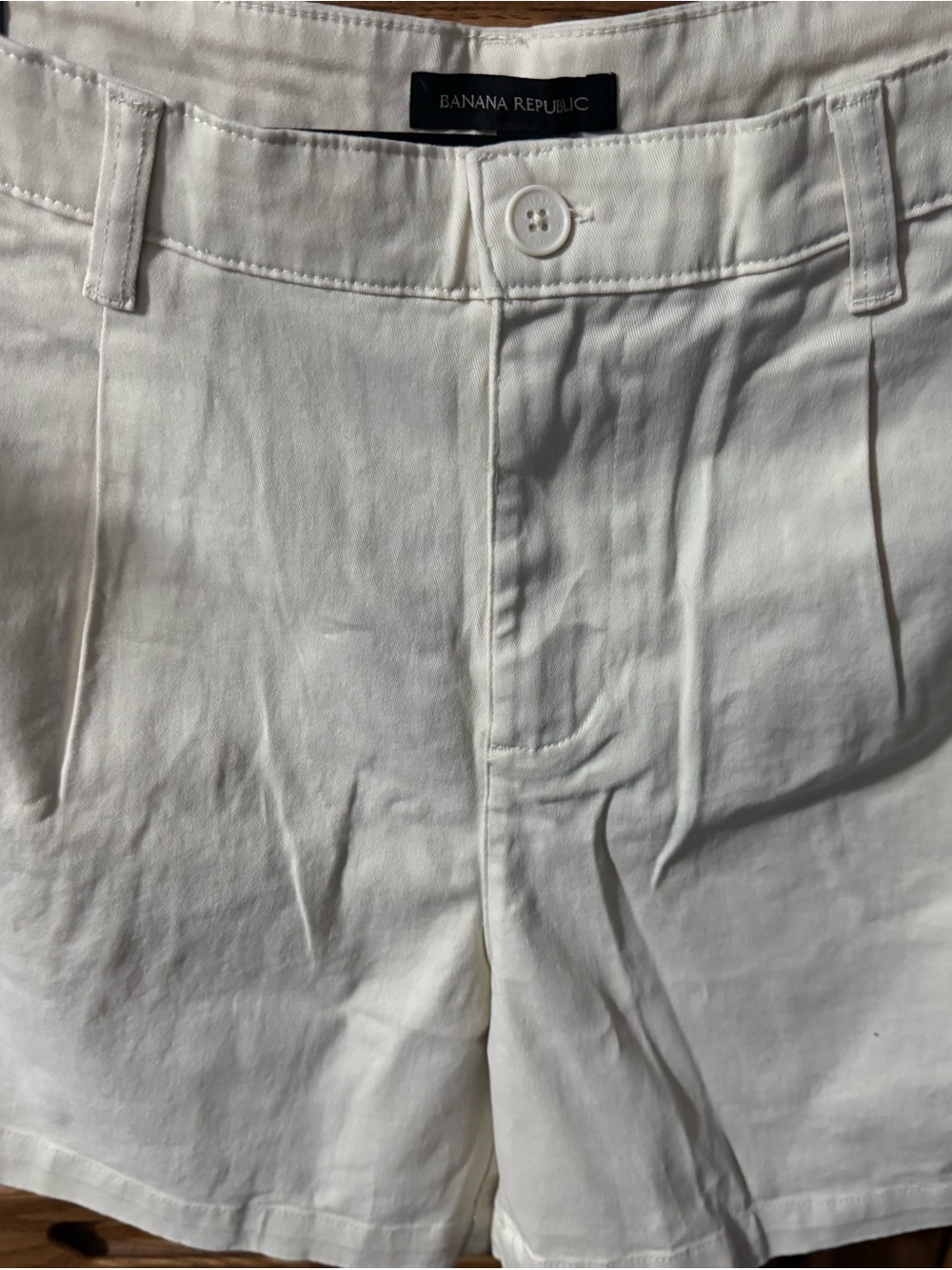 Banana Republic Cream Pleated women Shorts size 10
